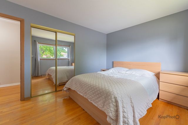 8142 W Lyons Street, Niles, IL 60714