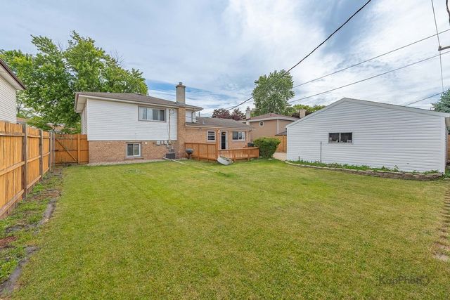 8142 W Lyons Street, Niles, IL 60714