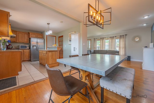 8142 W Lyons Street, Niles, IL 60714