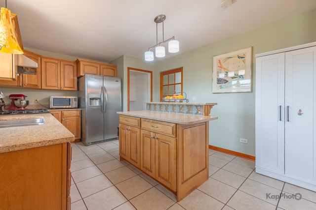 8142 W Lyons Street, Niles, IL 60714