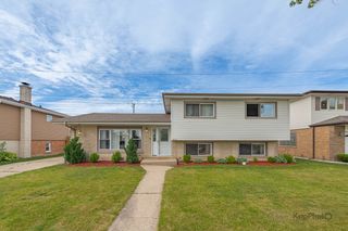 8142 W Lyons Street, Niles, IL 60714