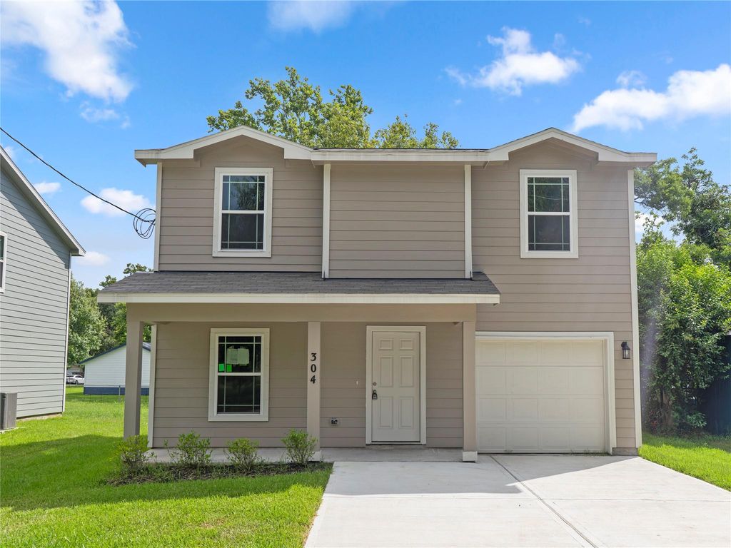 304 N Orange Street, Sweeny, TX 77480