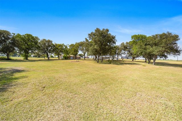2265 County Road 312, Louise, TX 77455