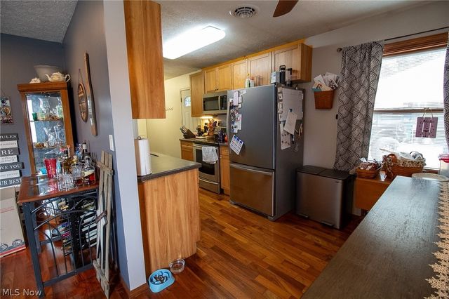 824 S Nearing Circle, Geneva, OH 44041