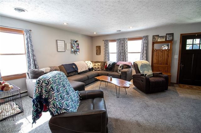 824 S Nearing Circle, Geneva, OH 44041
