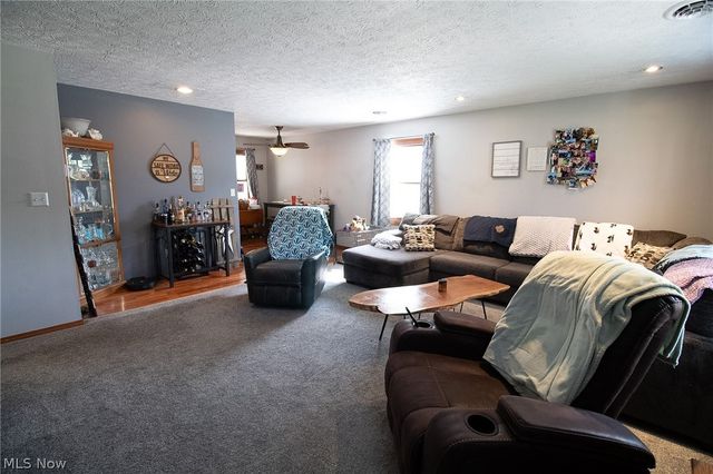824 S Nearing Circle, Geneva, OH 44041