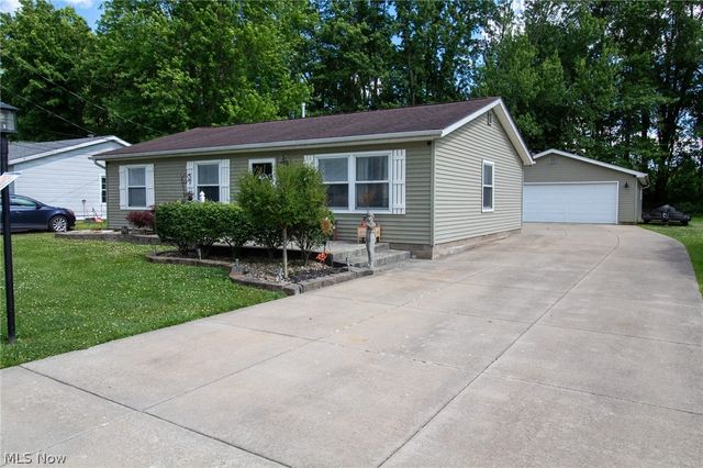 824 S Nearing Circle, Geneva, OH 44041