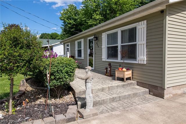 824 S Nearing Circle, Geneva, OH 44041