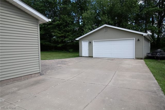 824 S Nearing Circle, Geneva, OH 44041