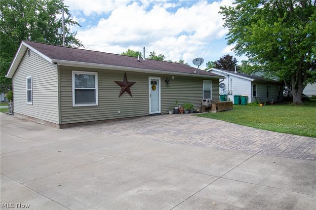 824 S Nearing Circle, Geneva, OH 44041