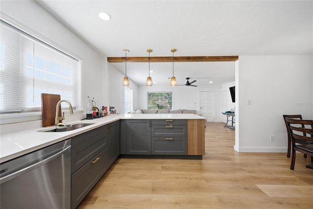 9505 TAKOMAH TRAIL, Tampa, FL 33617