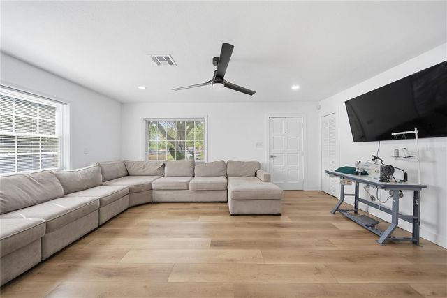 9505 TAKOMAH TRAIL, Tampa, FL 33617