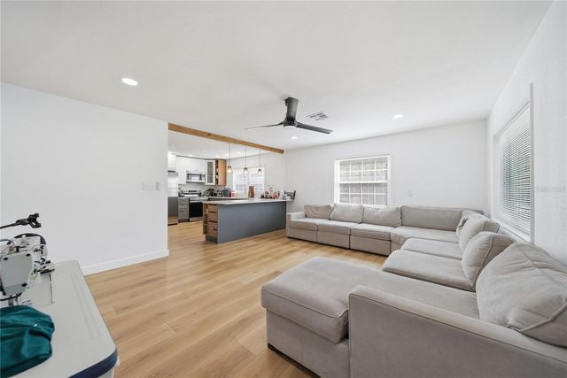 9505 TAKOMAH TRAIL, Tampa, FL 33617