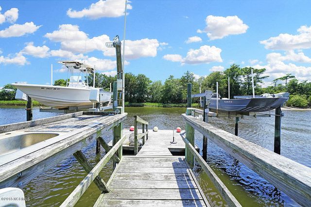 115 SW Yacht Drive, Oak Island, NC 28465