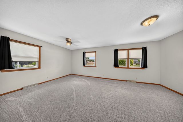 2512 Mallory Street SW, Cedar Rapids, IA 52404
