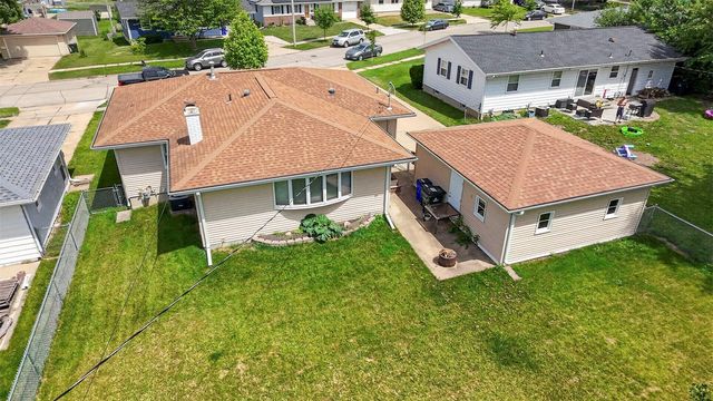 2512 Mallory Street SW, Cedar Rapids, IA 52404