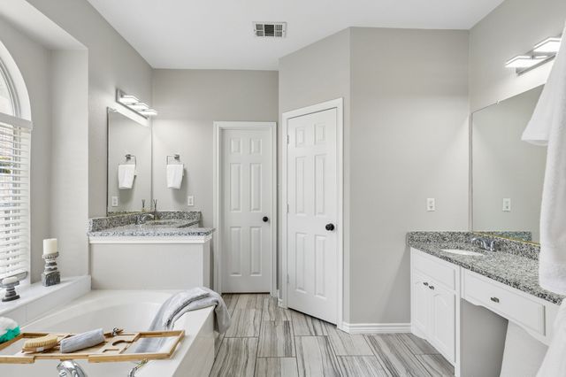 800 Wooded Creek Lane, Mckinney, TX 75071