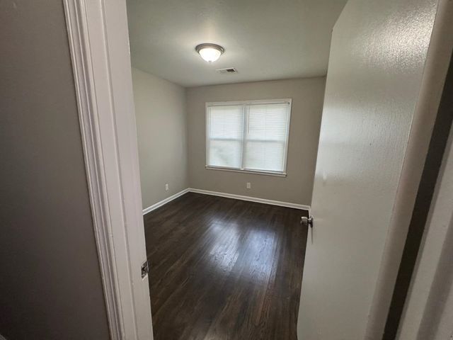 5025 LOCHINVAR RD, Memphis, TN 38116
