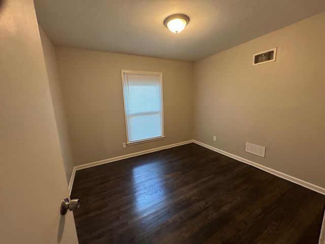 5025 LOCHINVAR RD, Memphis, TN 38116