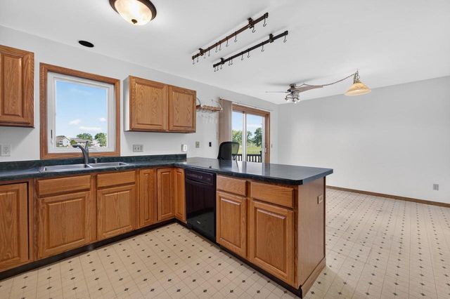 137 Lynne Trail, Oregon, WI 53575