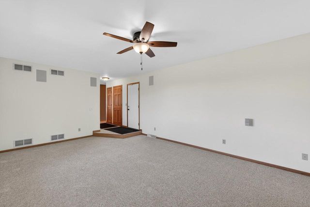 137 Lynne Trail, Oregon, WI 53575