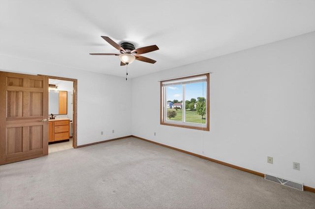 137 Lynne Trail, Oregon, WI 53575