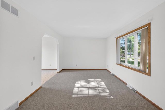 137 Lynne Trail, Oregon, WI 53575