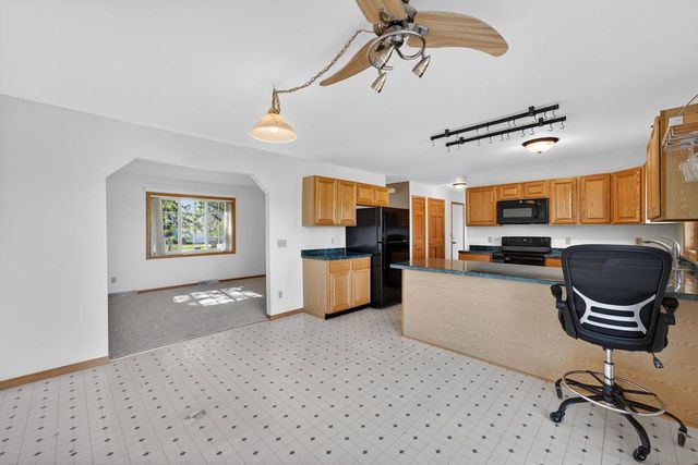 137 Lynne Trail, Oregon, WI 53575
