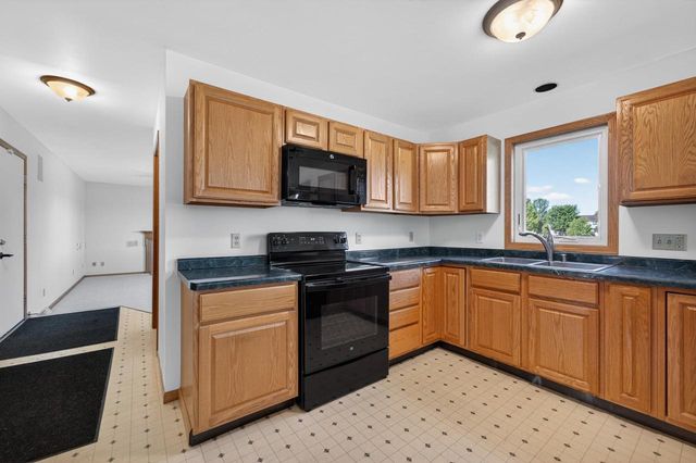 137 Lynne Trail, Oregon, WI 53575