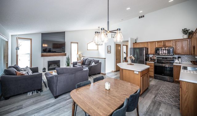 8379 143rd Street W, Apple Valley, MN 55124