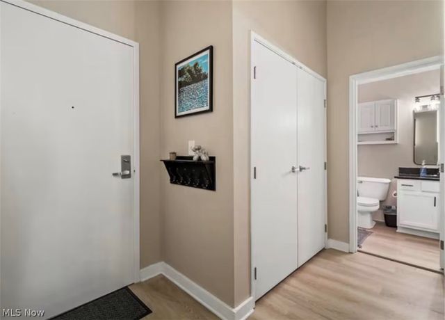 1211 W 9th Street, Cleveland, OH 44113