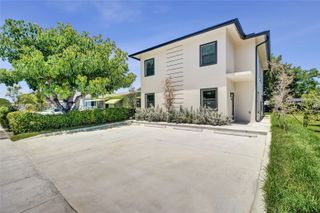 3051-3053 NW 59th St, Miami, FL 33142