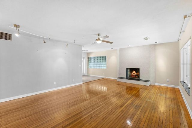 135 ARANDA STREET NE, St Petersburg, FL 33704
