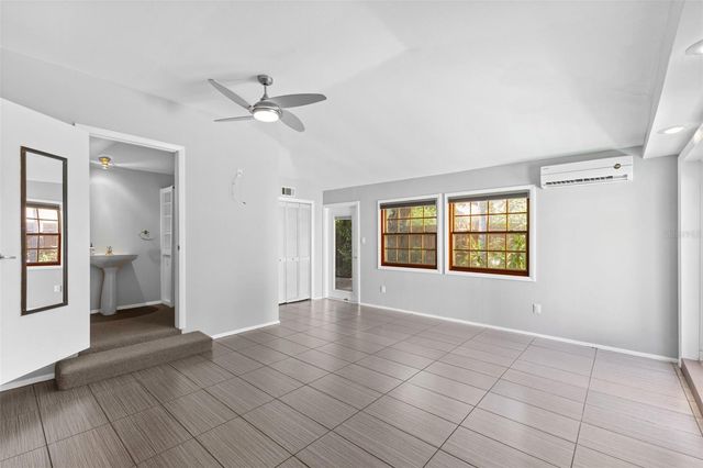 135 ARANDA STREET NE, St Petersburg, FL 33704