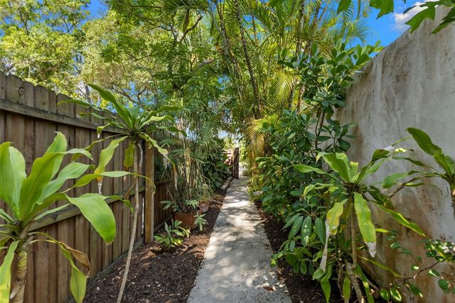 135 ARANDA STREET NE, St Petersburg, FL 33704