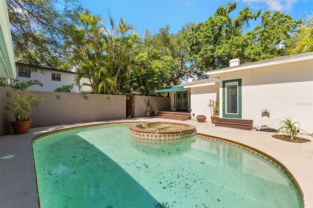135 ARANDA STREET NE, St Petersburg, FL 33704
