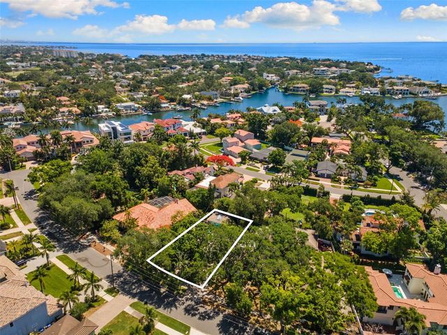 135 ARANDA STREET NE, St Petersburg, FL 33704