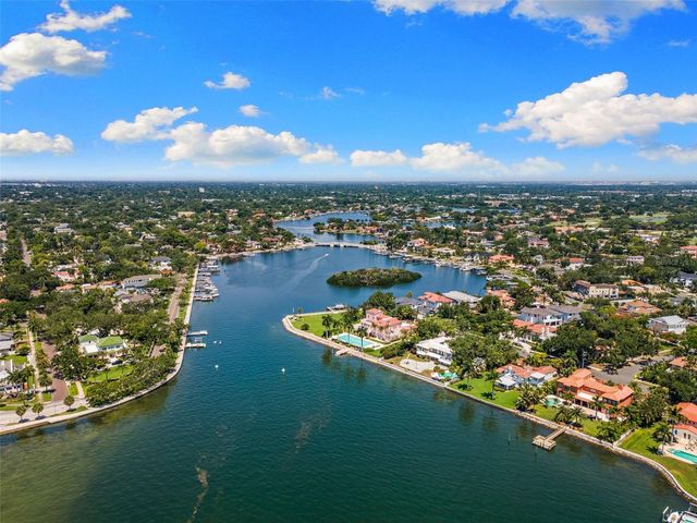 135 ARANDA STREET NE, St Petersburg, FL 33704