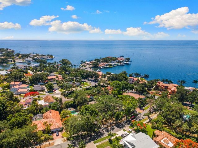 135 ARANDA STREET NE, St Petersburg, FL 33704