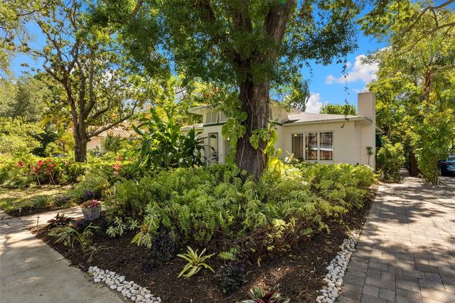 135 ARANDA STREET NE, St Petersburg, FL 33704