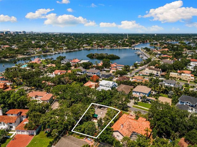 135 ARANDA STREET NE, St Petersburg, FL 33704