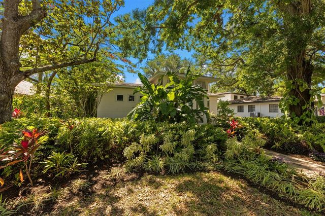 135 ARANDA STREET NE, St Petersburg, FL 33704