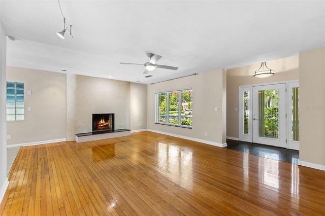 135 ARANDA STREET NE, St Petersburg, FL 33704