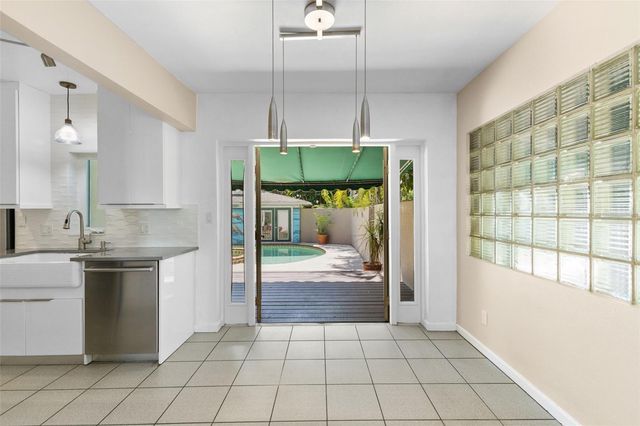 135 ARANDA STREET NE, St Petersburg, FL 33704