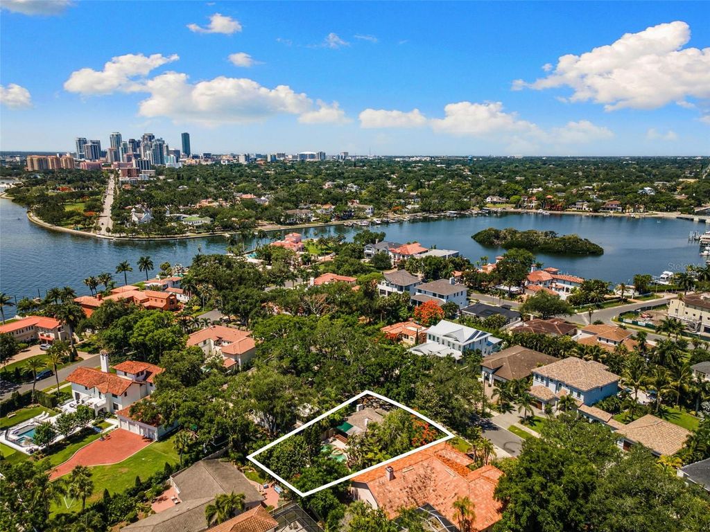 135 ARANDA STREET NE, St Petersburg, FL 33704