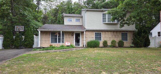 132 13th Avenue, Holtsville, NY 11742