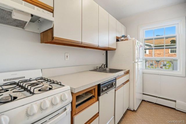 460 Old Town Road 27L, Port Jefferson Station, NY 11776