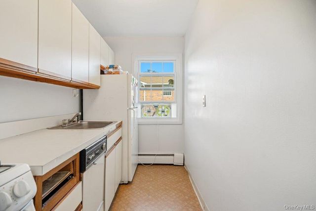 460 Old Town Road 27L, Port Jefferson Station, NY 11776