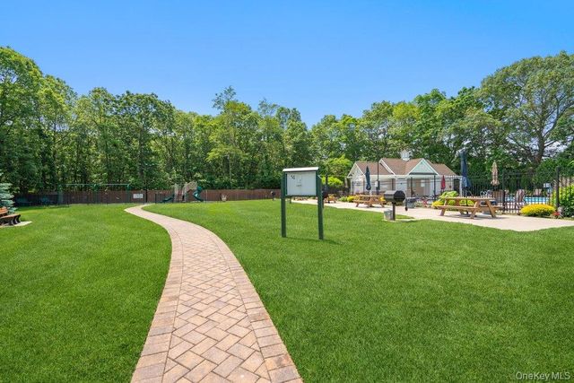 460 Old Town Road 27L, Port Jefferson Station, NY 11776