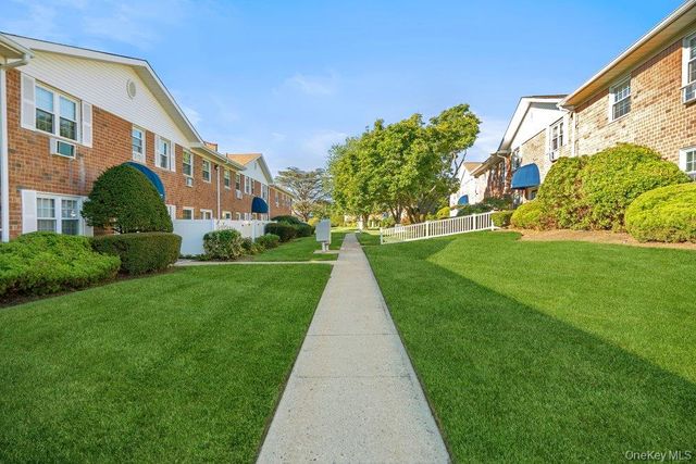 460 Old Town Road 27L, Port Jefferson Station, NY 11776